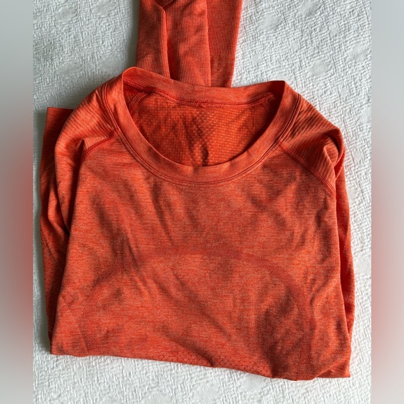 Lululemon long sleeve workout top - Picture 1 of 4